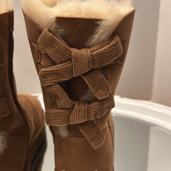 Ugg Bailey Bow Corduroy Boots size 10 women’s New in Box - Picture 13 of 14